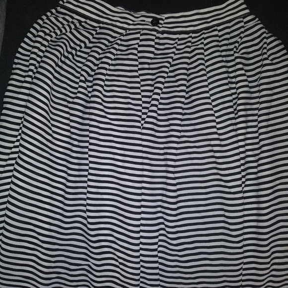 Liz Claiborne Skirt - Picture 2 of 6